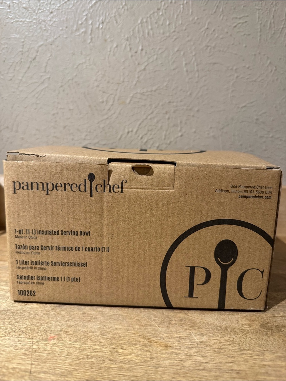 Pampered Chef 1-qt. White Insulated Serving Bowl with Lid - Picture 5 of 5
